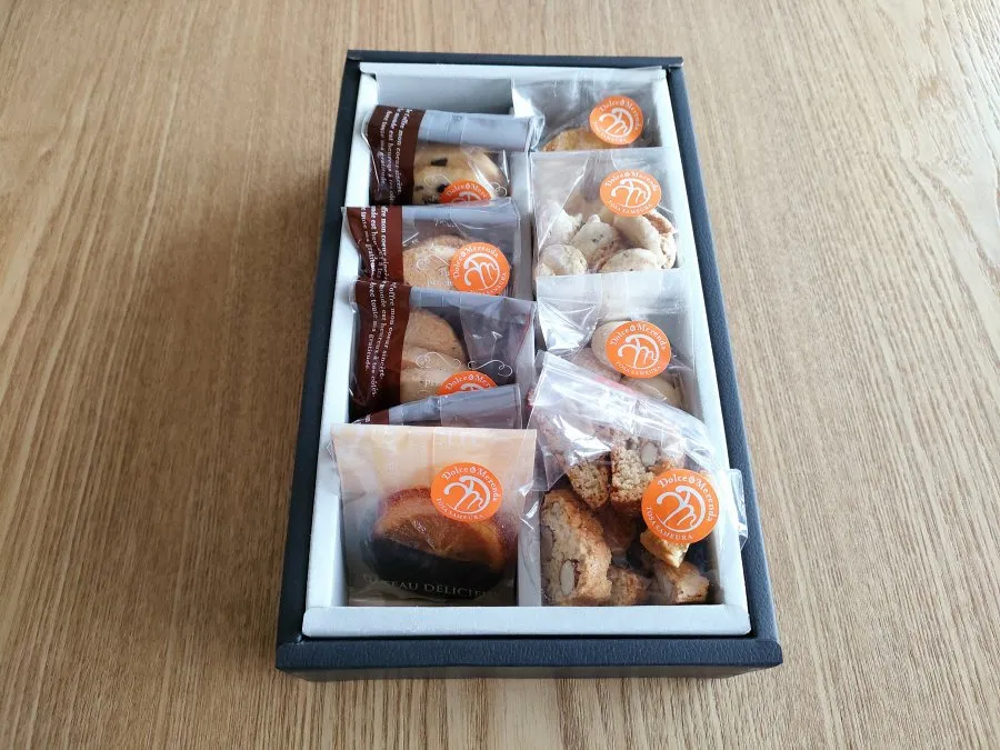 手作りお菓子の詰め合わせ(2列)